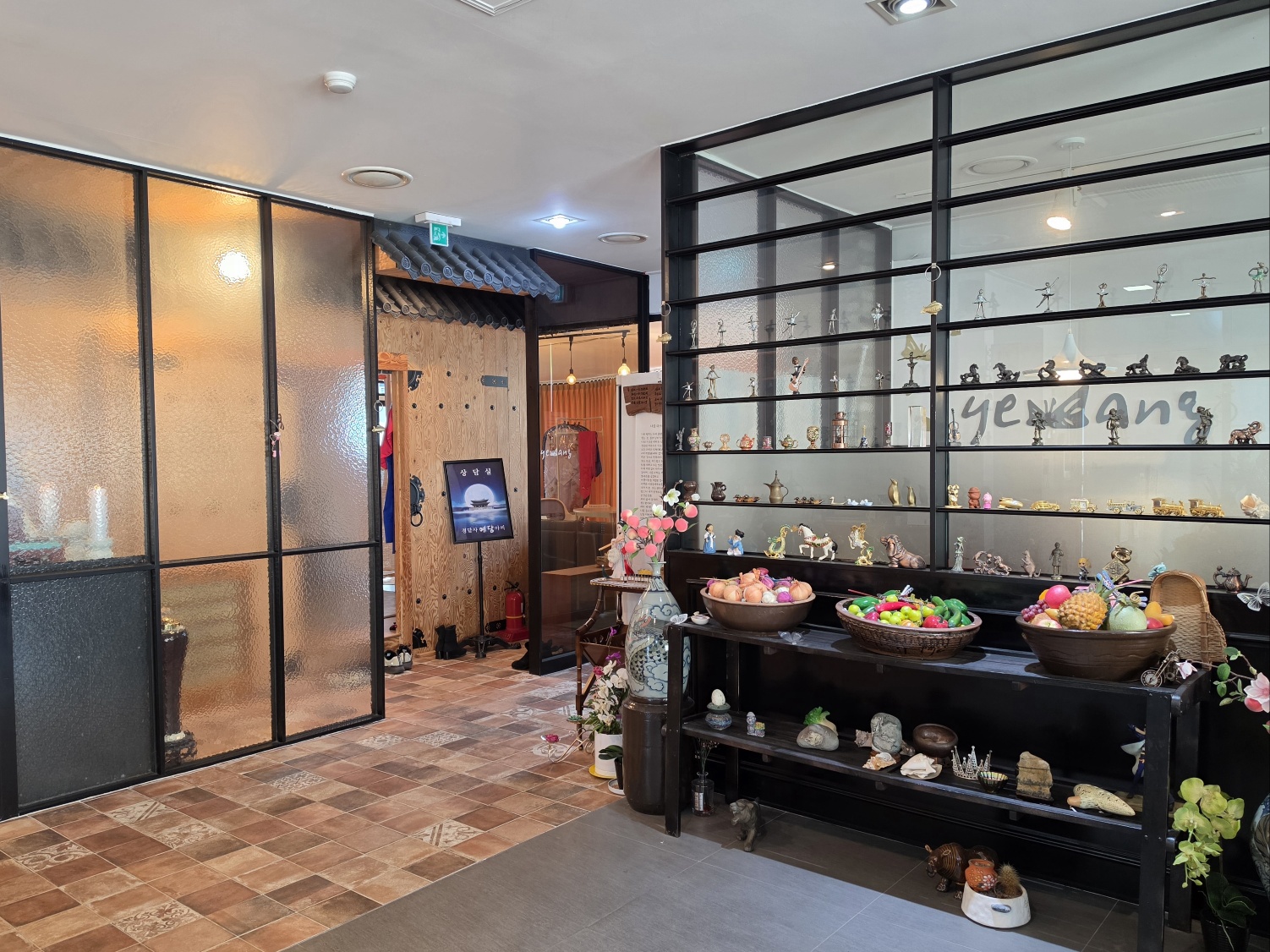 경담사예당아씨 실내 - 전시·진열 공간